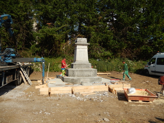 Déplacement un monument aux Morts