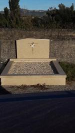 Monument en pierre calacaire dure beige