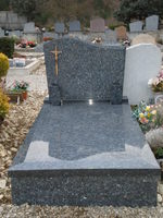 Monument en granit Gris du Tarn poli